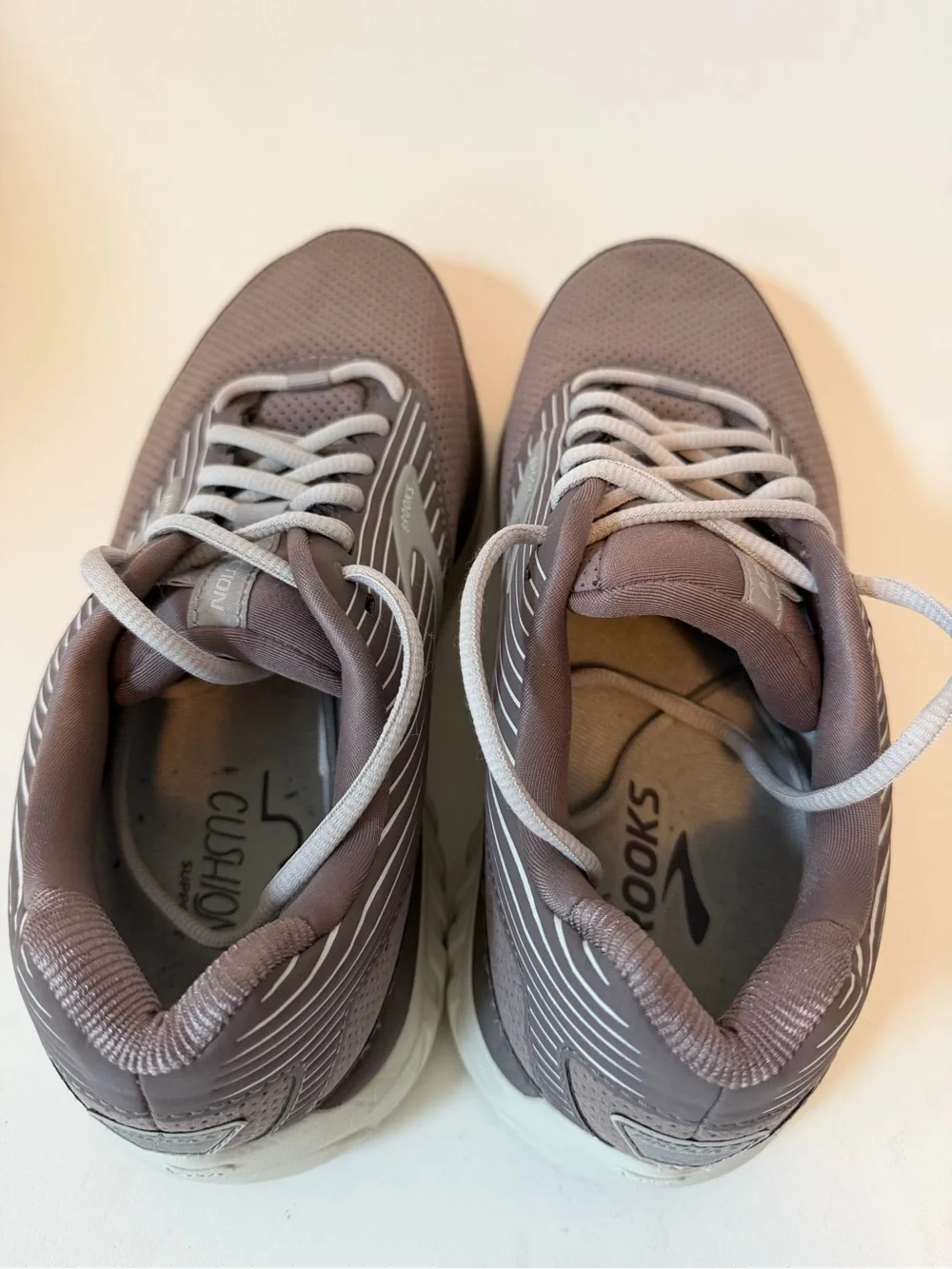 Brooks Addiction Walker Gray Suede Walking Shoes Women Size 9 (2E) EXTRA WIDE